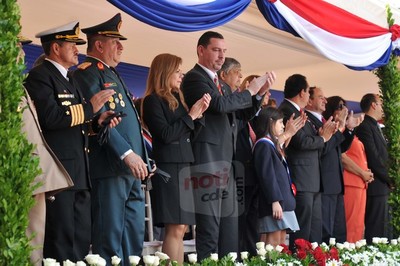 Políticos no estarán en el palco oficial durante desfile del 14 de mayo
