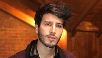 Sebastián Yatra en el ojo de la tormenta por "sexualizar" a colegialas