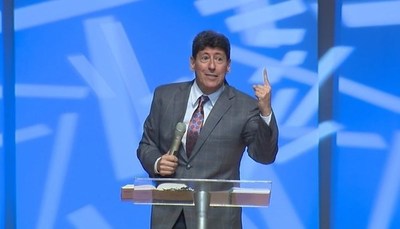 Pastor asegura que con "coronavirus" se acerca el fin del mundo
