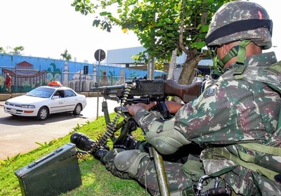 Ejército brasileño aplica operativo cerrojo en el Puente de la Amistad