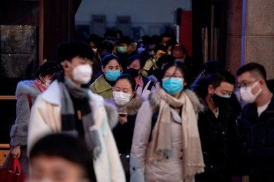 Los muertos por el coronavirus en China se disparan a 1.367 por un cambio de criterio epidemiológico