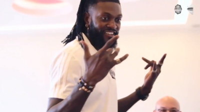 Olimpia: Adebayor pasó las pruebas médicas y entrenará con el plantel