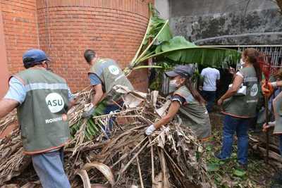 La “Mansión de los mosquitos”: Veinte mil kilos de basura, un gato muerto y el dueño tranquilo, presente en el lugar