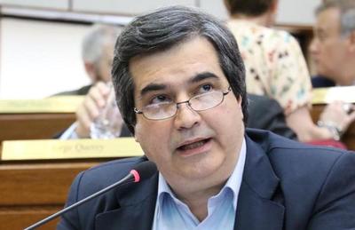 Senador Filizzola piensa que pedido de disculpas de Petta llega tarde y no tapa la soberbia que tuvo