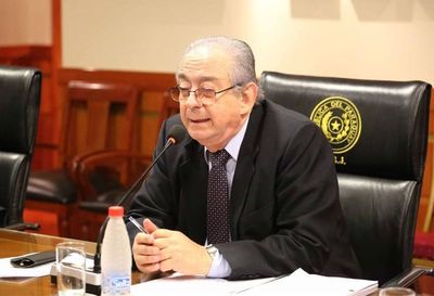 “Dicen que soy oscuro”: Torres Kirmser apoya a abogados “copiatines” y dice que no va a renunciar del Consejo