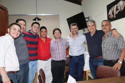 Mediáticos como intendentables y otros conocidos para su equipo, presenta Riera en la ANR