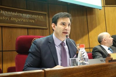 Ovelar: “Petta puede ser cualquier cosa, menos mosquetero”