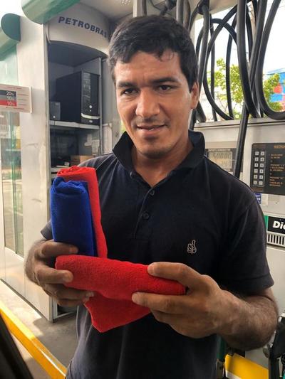 Joven denuncia que se sintió mal tras recibir supuestamente de un hombre una toalla con sustancias extrañas