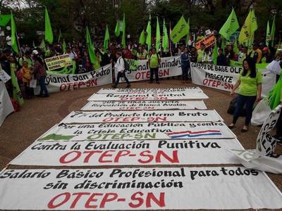 Gremio de educadores anuncia huelga para marzo y abril. Pide complemento nutricional y reajuste salarial