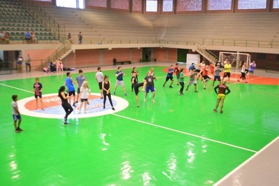 Se inicia clases de Kick Boxing en el Polideportivo Municipal