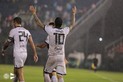 Con un Mendieta intratable, Olimpia se afianza en la punta del torneo