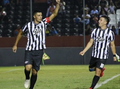 Libertad vence a Sol de América y sigue firme en lo más alto
