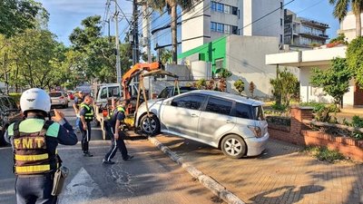 PMT solo pudo retirar tres vehículos durante el clásico por insuficiencia de grúas