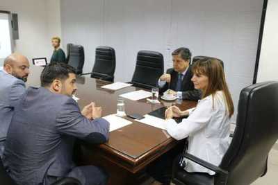 Proponen capacitaciones para sacar de las calles a cuidacoches y limpiavidrios