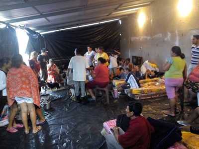 Gobernación de Central asiste a los damnificados por las intensas lluvias