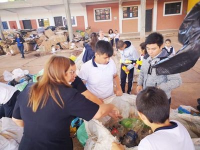 Colegios de Ñemby siguen recolectando materiales reciclables
