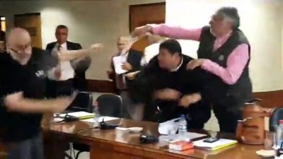 Vergonzosa pelea en Senado
