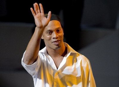 Ronaldinho, detenido y va a la Agrupación Especializada
