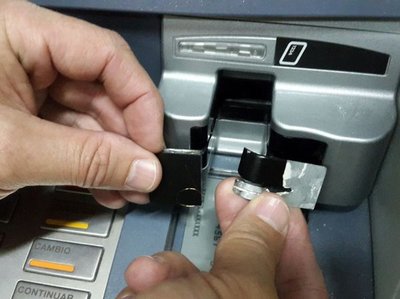 Denuncian clonación de tarjetas