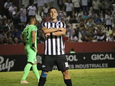 El Gumarelo se afirma en la cima