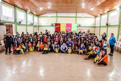 Hogar Santa Teresa recibe en donación muebles y 300 mochilas con útiles escolares