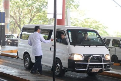 Miden temperatura y entregan folletos informativos en zona primaria