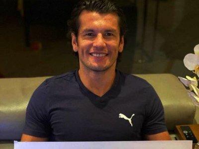 Los futbolistas suman su aporte