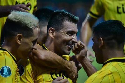 Guaraní aplastó a San José y se cita con Corinthians en segunda fase