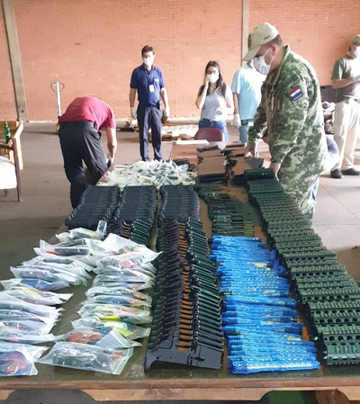Procesan a auxiliar despachante por ingreso de armas de guerra