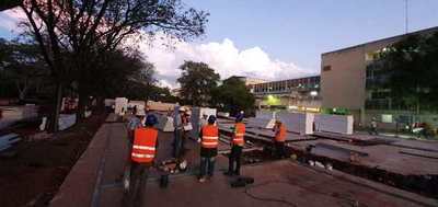 Siguen construcción de hospitales de contingencia