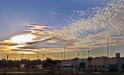 Meteorología anuncia una jornada calurosa con probabilidad de chaparrones