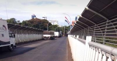 Denuncian ingreso ilegal de brasileños con camioneros por el Puente de la Amistad