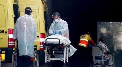 Francia supera la barrera de los 7.500 muertos por el coronavirus