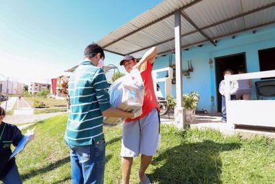 Pobladores del Barrio San Francisco recibieron kits de alimentos por parte de la itaipú