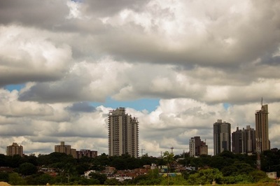 Anuncian martes cálido con bajas probabilidades de lluvia
