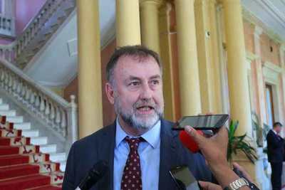 Si sigue cuarentena pedirán ley para financiar a toda la economía, dice ministro