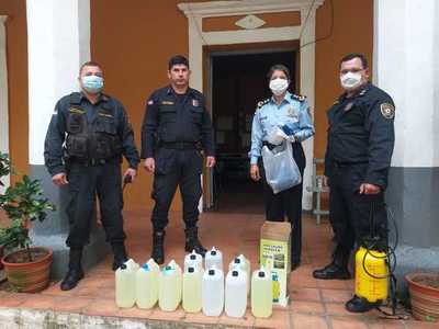 Policías donan insumos sanitarios en el departamento de Cordillera