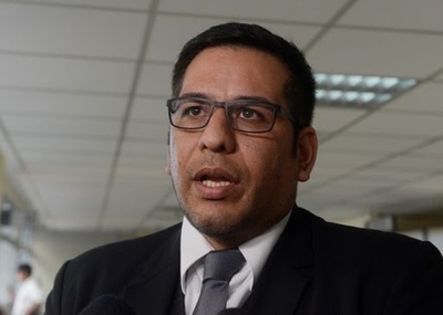Denuncias por presuntas sobrefacturaciones de la ANDE deben pasar de lo administrativo a lo penal, según Godoy