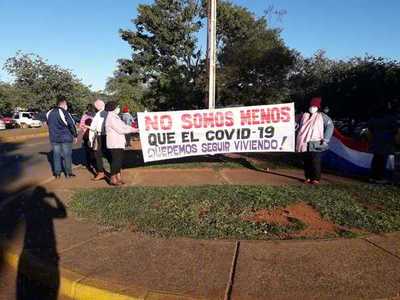 Pacientes oncológicos se manifiestan exigiendo devolución de bloque en nosocomio: "No somos menos que el covid”
