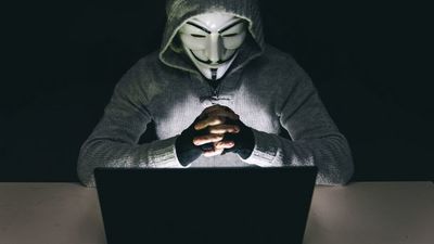 Reaparece Anonymous y amenaza con exponer a policías corruptos