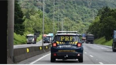 Iban de vacaciones a Brasil y se olvidó a su esposa en una estación de servicio