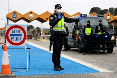 España anuncia pronta reapertura de fronteras terrestres y luego rectifica