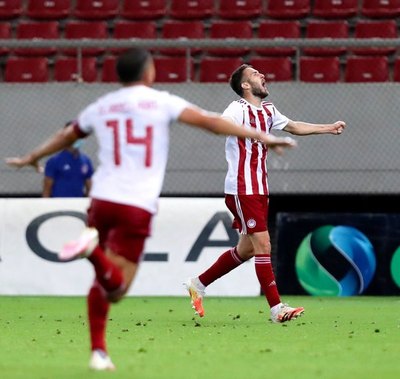 Olympiakos ganó al AEK Atenas y es campeón en Grecia