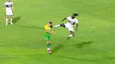 Olimpia rescindirá con Emmanuel Adebayor