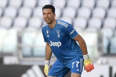 Buffon bate el récord de partidos disputados en la Serie A