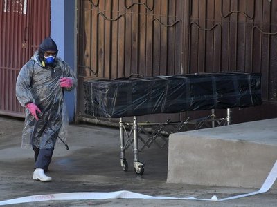 Bolivia: un hombre murió en la calle con síntomas de Covid y el cadáver quedó casi 20 horas hasta que lo retiraron