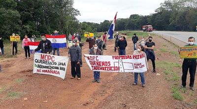 Pobladores de Caaguazú exigen el pago de la indemnización al MOPC por expropiación en obra de la Ruta 2