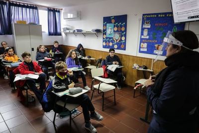 Uruguay, el primer país de Latinoamérica que retorna a clases presenciales