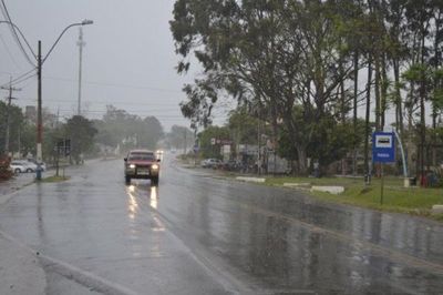 Martes de intensa lluvia en Misiones y anuncian descenso de temperatura