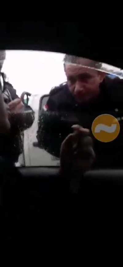 Luque: Ciudadanos denuncian que un Policía supuestamente les apuntó con su arma durante un control en ruta